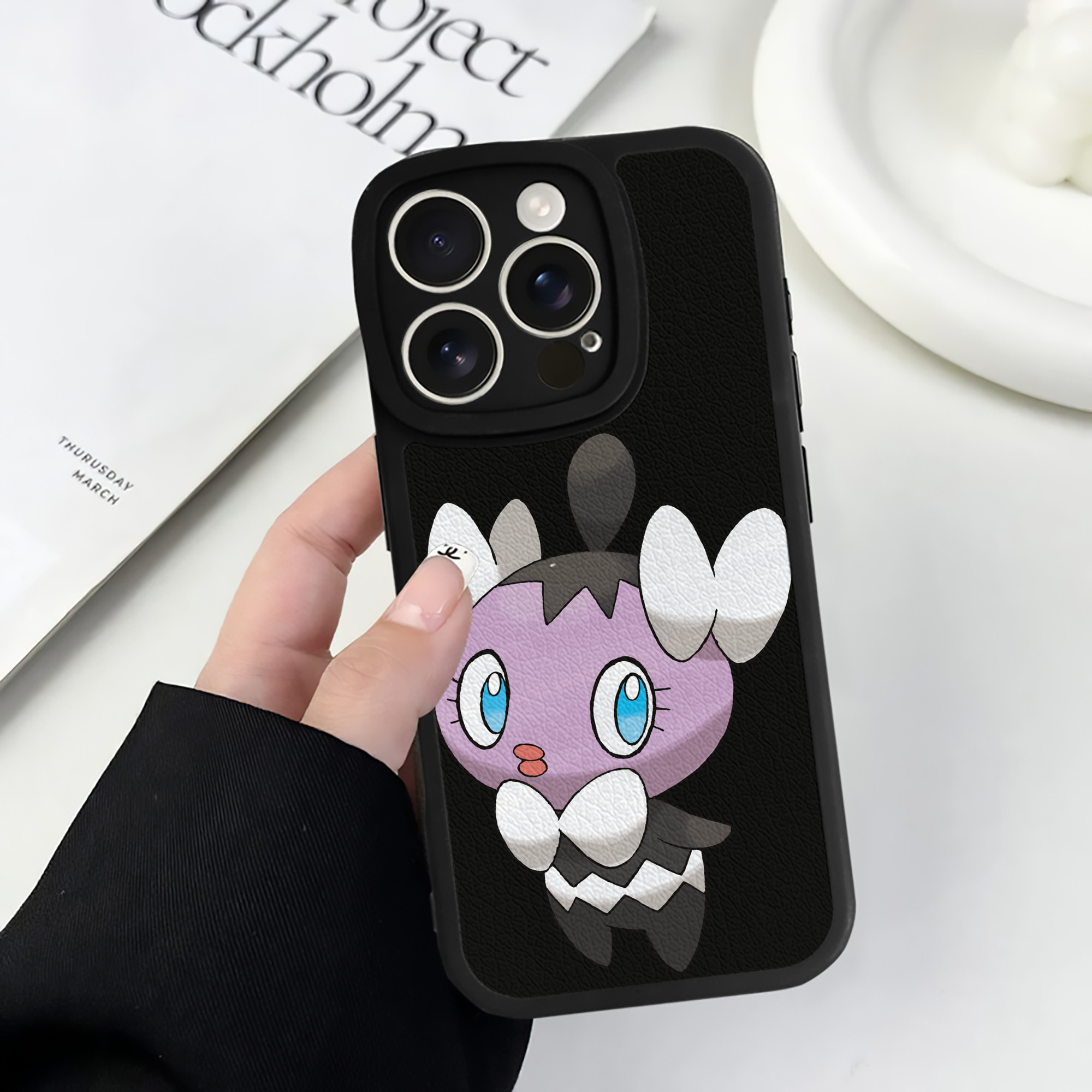 （画像用） ポケットモンスター Pokémon 【iPhone 16シリーズ対応】シリコンスマホケース（レザー調） 材質：シリコン